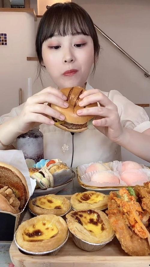 吃甜点视频,跟随镜头探索美味甜点世界